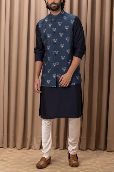 Navy blue floral motif print bandi 