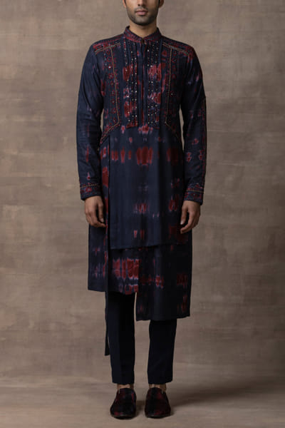 Sarab Khanijou Navy blue thread detailed tie-dye kurta set SBKJUN23D213