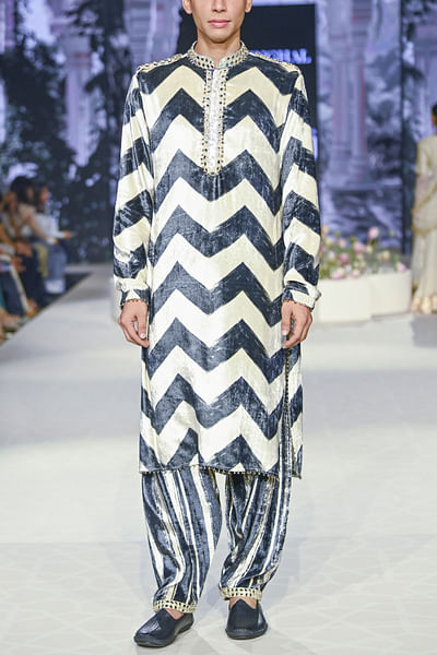 Off-white and black chevron printed kurta set