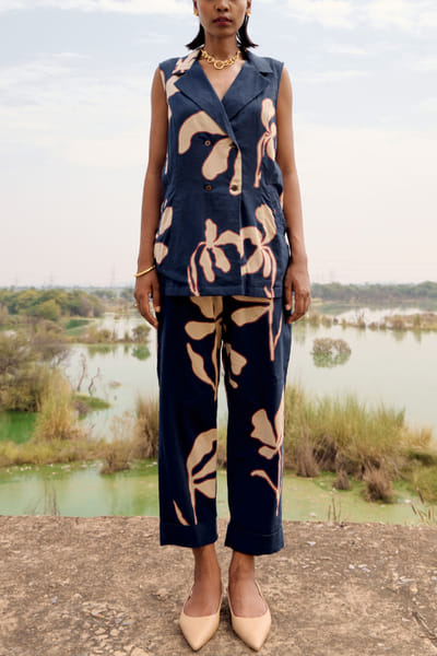 Off-white and navy blue floral print co-ords