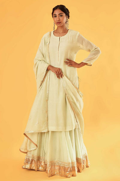 Off-white kamdani jaal work lehenga set