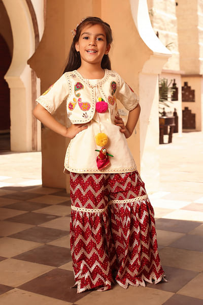 Off-white paisley embroidery kurta set