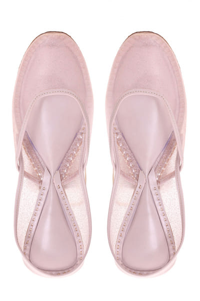 Off-white sparkling juttis