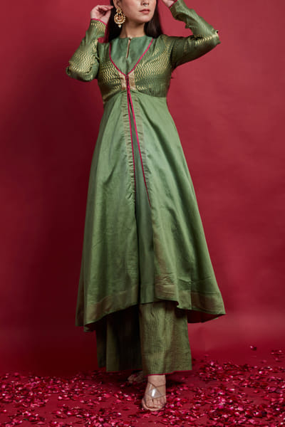 Vinusto Olive green zari woven kurta set VNOAUG23D217