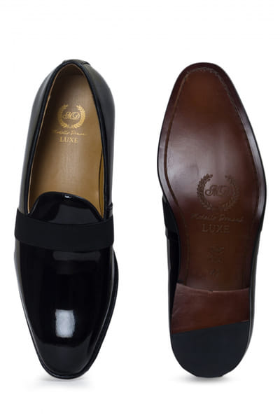 Modello Domani Patent black leather slip-ons MDONOV23LUX010