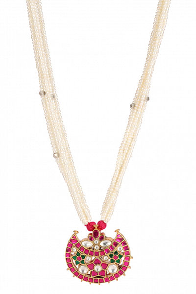 Pearl and kundan embellished necklace