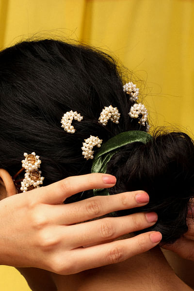 Pearl embellished hairpin set