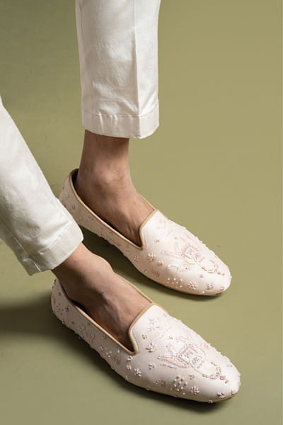 Powder pink elephant embroidery loafers