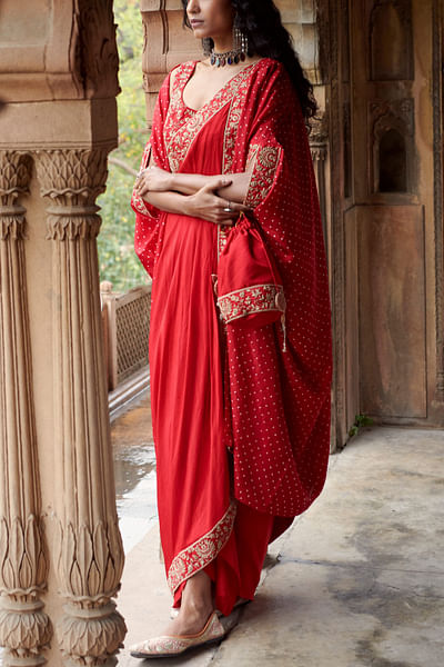 Red bandhani print cape sari set