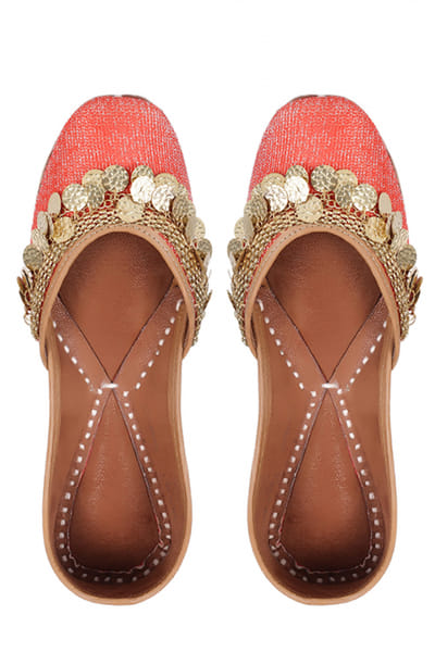 5 Elements by Radhika Gupta Red embellished juttis ELEMAR202301