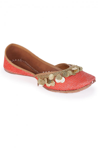 5 Elements by Radhika Gupta Red embellished juttis ELEMAR202301