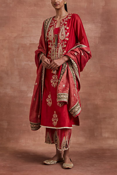 Red floral embroidery kurta set