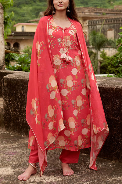 Red floral print kurta set