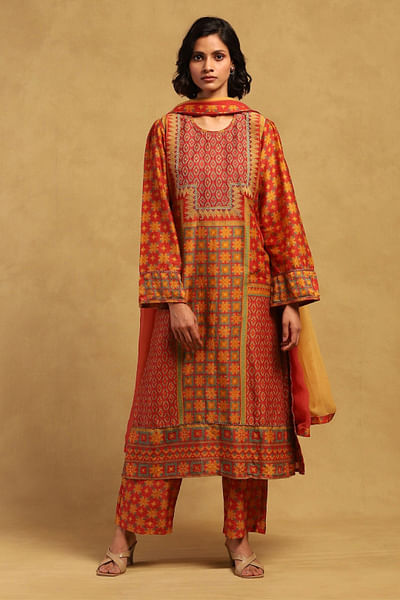 Red floral printed kurta set