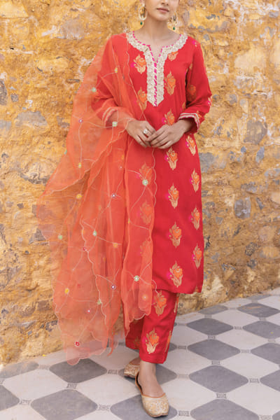 Red floral woven kurta set