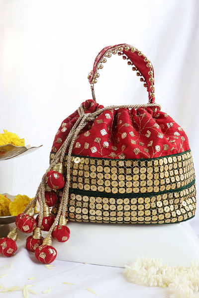 Red sequin embroidery bucket bag