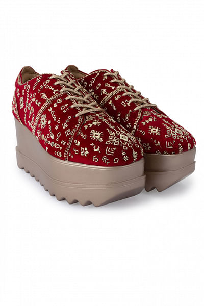 Red tribe embellished wedge sneakers