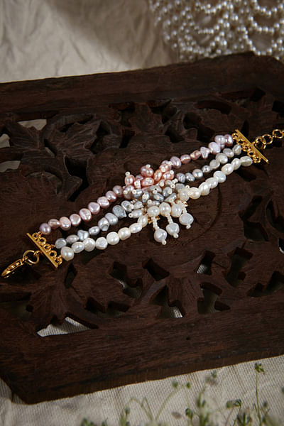 Shell pearl embellished bracelet