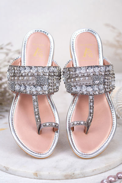 Silver geometric embellished kolhapuri flats