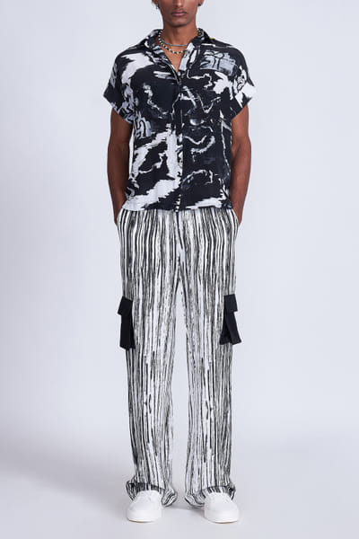 Advait White and black abstract printed shirt AVTJAN24D115