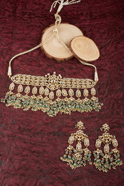 White and green kundan choker set