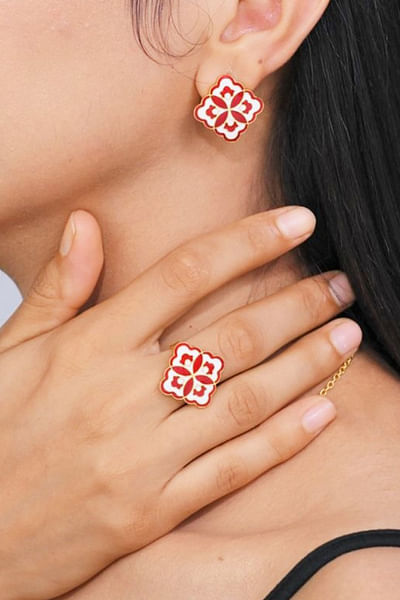 White and red floral meenakari ring