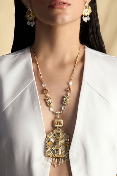 White cubic zirconia and enamel necklace