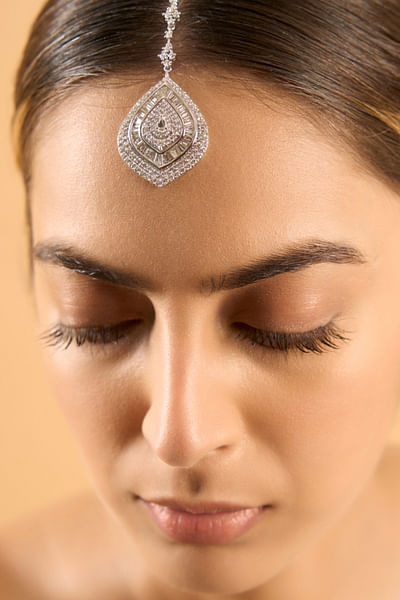 White diamond maang tikka