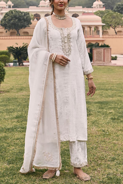 White floral embroidery kurta set