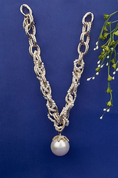 White pearl and chain embellished necklace