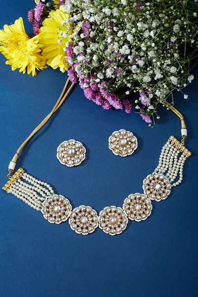 White pearl and kundan choker set