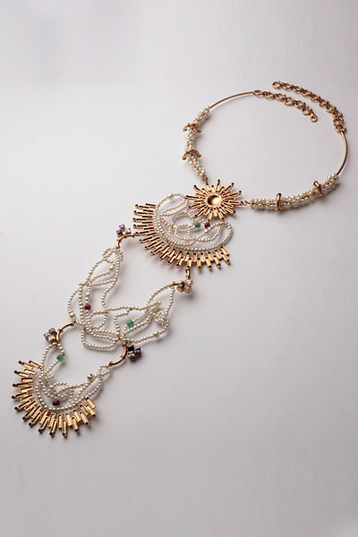 White pearl pendant necklace