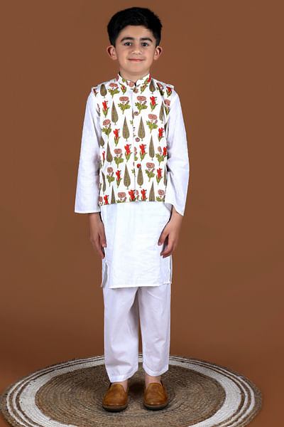 White sanghaneri print Nehru jacket set