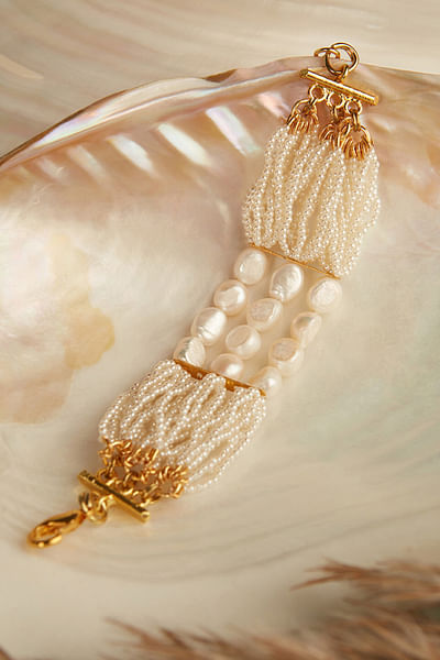 White shell pearl bracelet