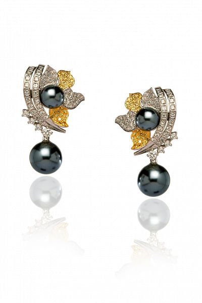Yellow cubic zirconia and pearl earrings