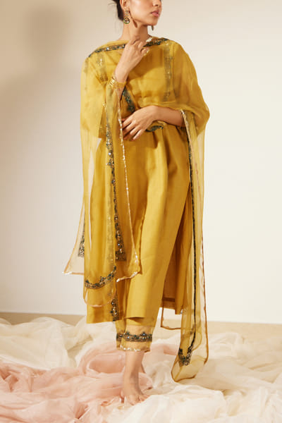 Yellow embroidered stole