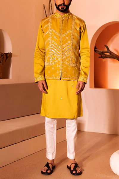 Yellow geometric embroidery bandi