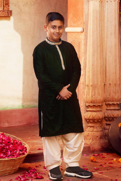 Chotibuti Green-ivory velvet kurta set CHOTJUN26D147356