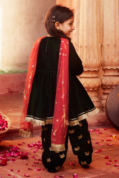 Chotibuti Dark green gold-toned embroidered kurta set CHOTJUN26D147341