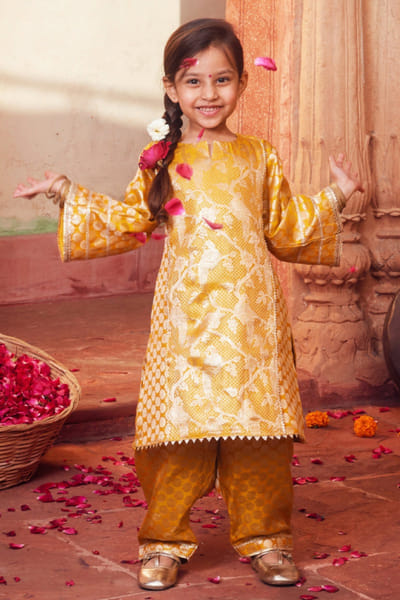 Chotibuti Yellow gold brocade banarasi silk kurta set CHOTJUN26D147347