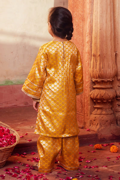 Chotibuti Yellow gold brocade banarasi silk kurta set CHOTJUN26D147347