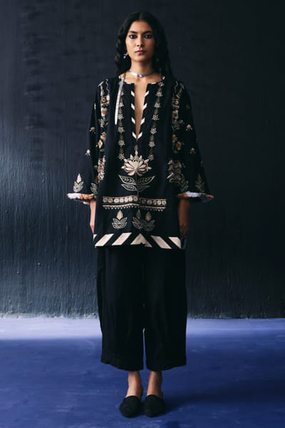 Bo tree Black floral thread embroidered kurta set BOTRJUL26D149075