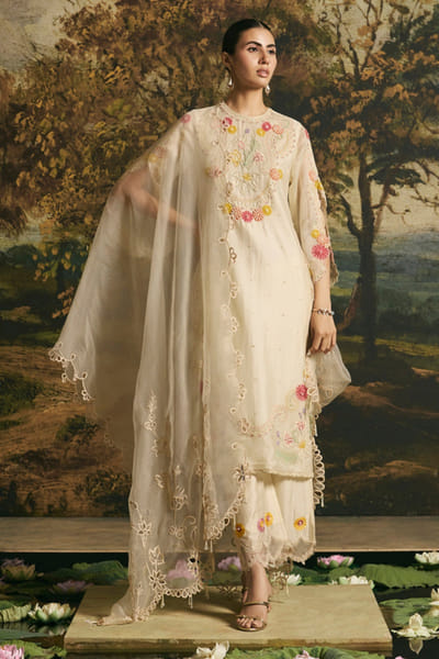 Chandrima Ivory cutwork dupatta CHANAUG26D151320