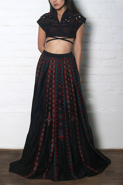 Black chanderi pleated skirt