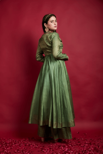 Vinusto Olive green zari woven kurta set VNOAUG23D217