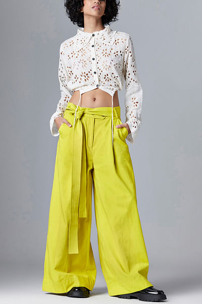 Yellow pleated cotton trousers