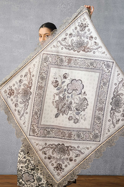 Black and white chintz printed scarf
