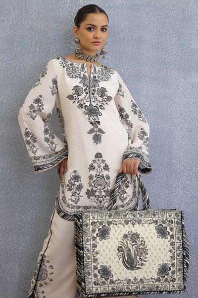 Black and white floral printed tote bag