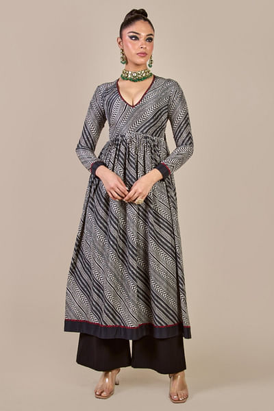 Black and ivory chevron print tunic
