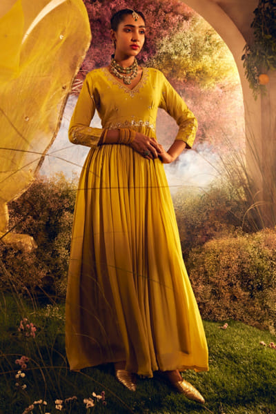 Charu Makkar Mustard aari embroidered silk kurta set CHAFEB26D139508